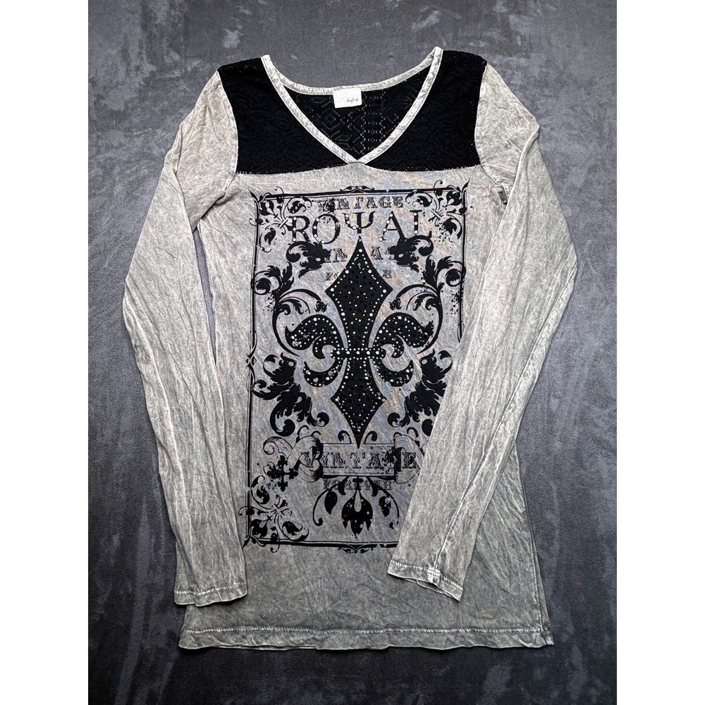 Daytrip Graphic Tee Womens S Gray Fleur de‎ Lis Lace Long Sleeve Rhinestone Y2K